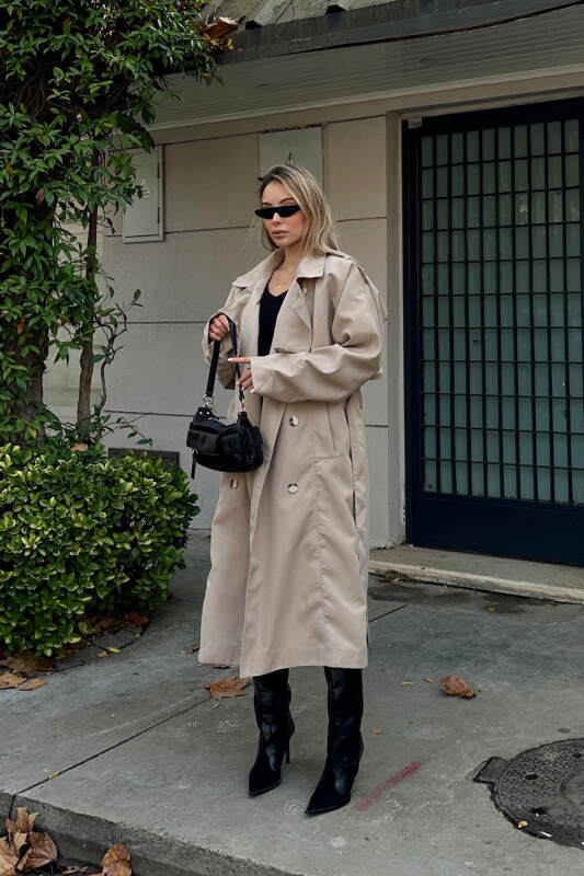 Bej Oversize Kuşaklı Kruvaze Yaka Apoletli Kadın Midi Trençkot - SWİST (2)