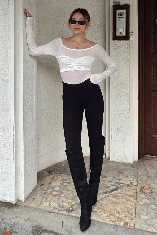 Beyaz Göğüs Büzgülü Kayık Yaka Kadın Transparan Bluz - SWİST