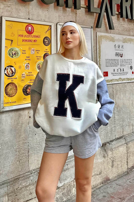 Beyaz Gri Garnili K Nakışlı İçi Pamuklu Kadın Sweatshirt - SWİST (2)