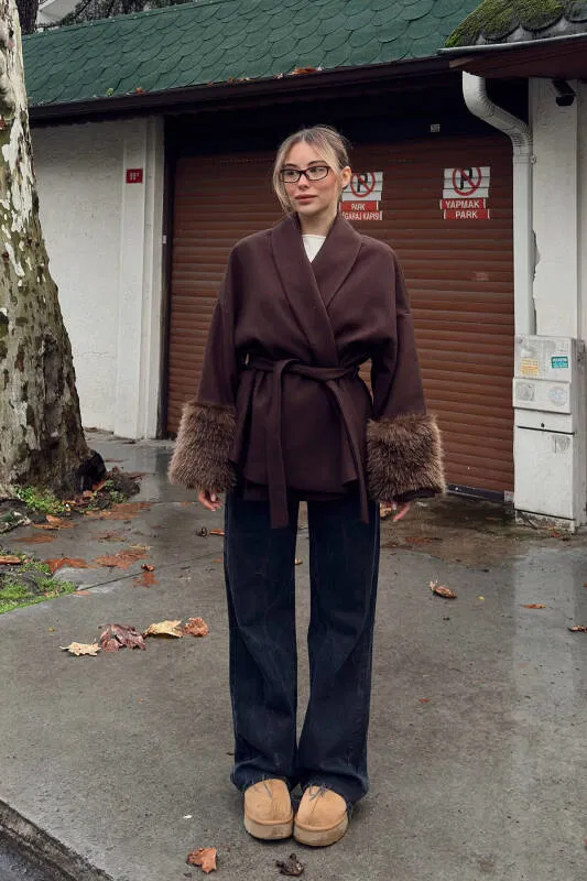 Kahverengi Kol Kürk Detay Kuşaklı Kadın Kısa Kaşe Kaban - SWİST (2)