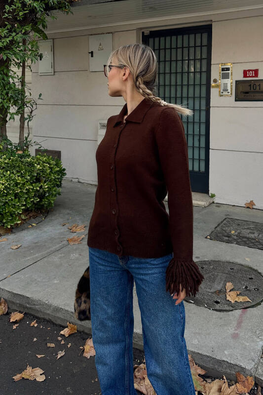 Kahverengi Kol Ucu Püskül Detay Polo Yaka Kadın Triko Hırka - SWİST (2)