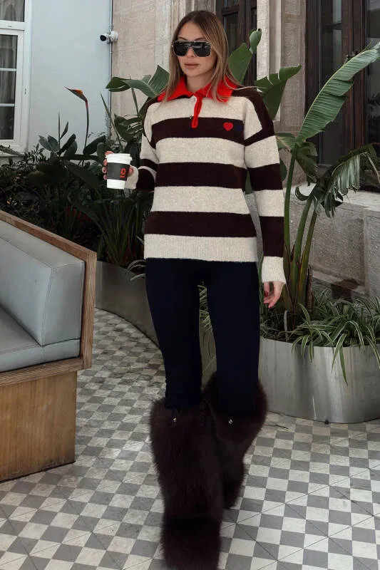 Kahverengi Polo Yaka Garnili Kalın Çizgili Kalp Nakışlı Kadın Triko Kazak - SWİST