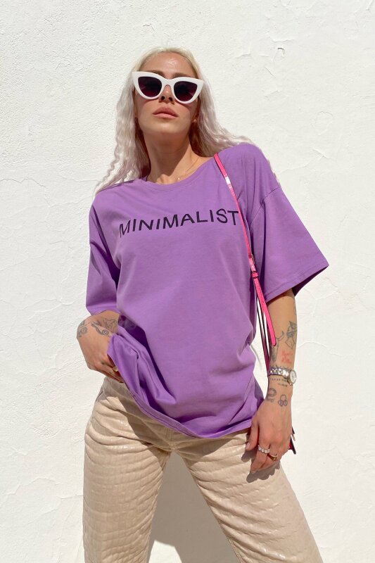 Mor Minimalist Baskılı Bisiklet Yaka Tshirt - SWİST