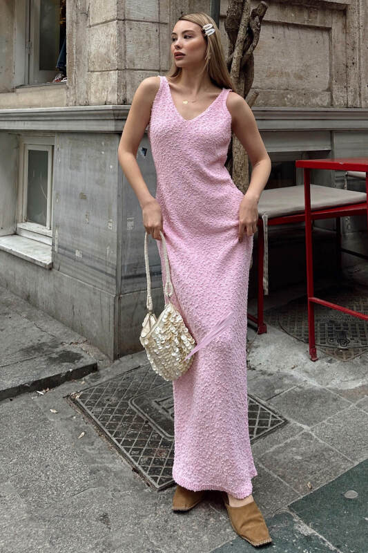 Pembe V Yaka Askılı Kabartma Detay Kadın Triko Midi Elbise - SWİST