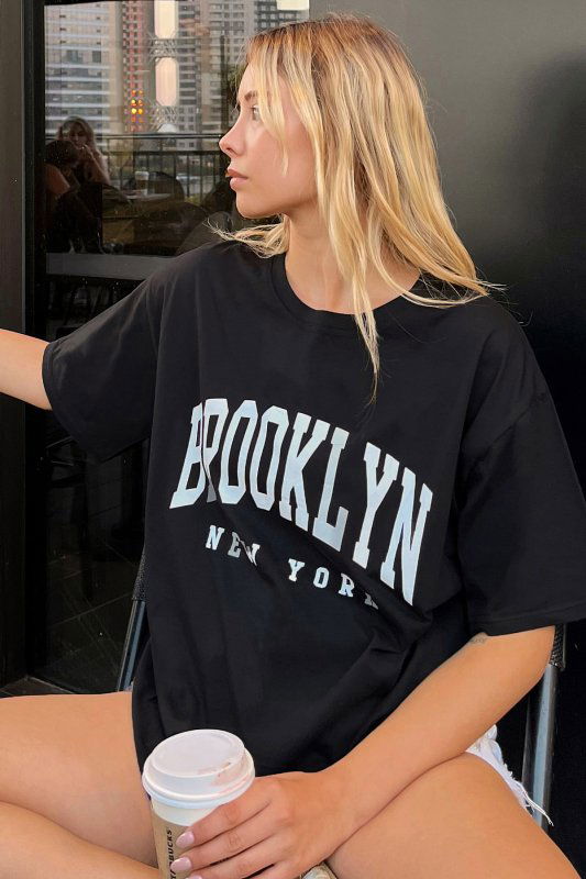 Siyah Brooklyn Baskılı Oversize Kadın Tshirt - SWİST