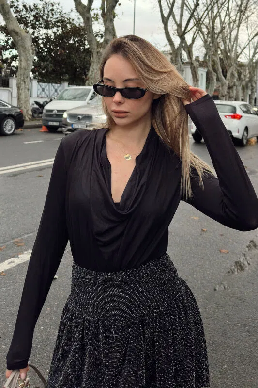 Siyah Dökümlü Degaje Yaka Uzun Kol Kadın Bluz - SWİST (2)