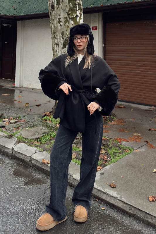 Siyah Kol Kürk Detay Kuşaklı Kadın Kısa Kaşe Kaban - SWİST (2)