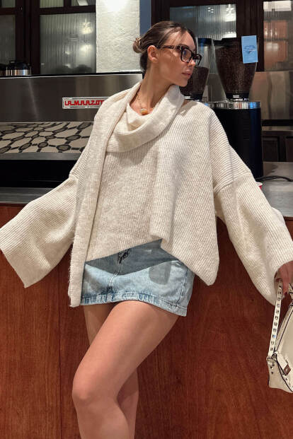 Bej Atkı Detaylı V Yaka Oversize Kadın Triko Kazak - 1