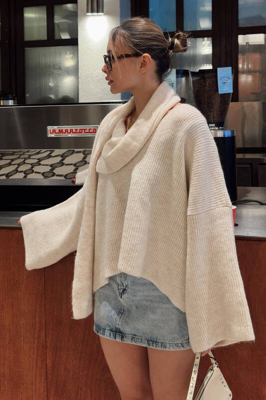 Bej Atkı Detaylı V Yaka Oversize Kadın Triko Kazak - SWİST (1)