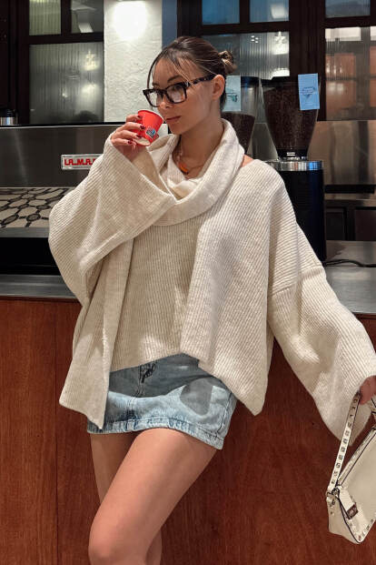 Bej Atkı Detaylı V Yaka Oversize Kadın Triko Kazak - 3