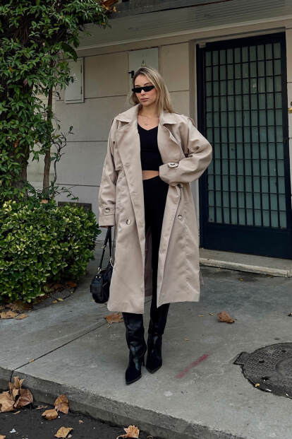 Bej Oversize Kuşaklı Kruvaze Yaka Apoletli Kadın Midi Trençkot - 2