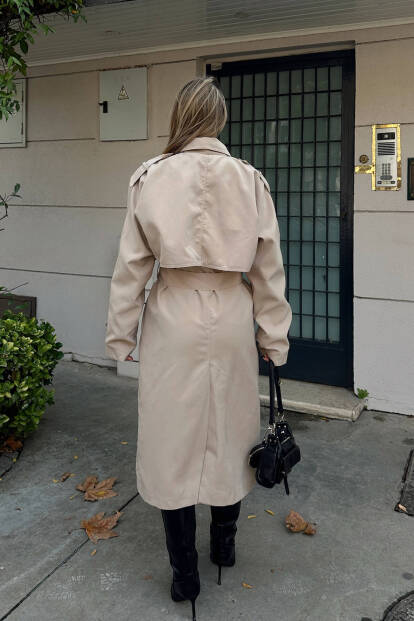 Bej Oversize Kuşaklı Kruvaze Yaka Apoletli Kadın Midi Trençkot - 5