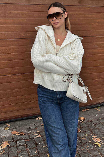 Bej Yulia Fermuarlı Yaka Kadın Triko Crop Hırka - 1