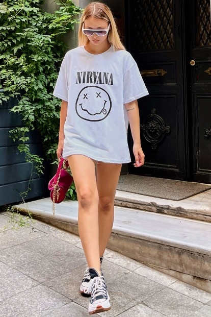 Beyaz Yeni Nirvana Baskılı Oversize Kadın Tshirt - 5