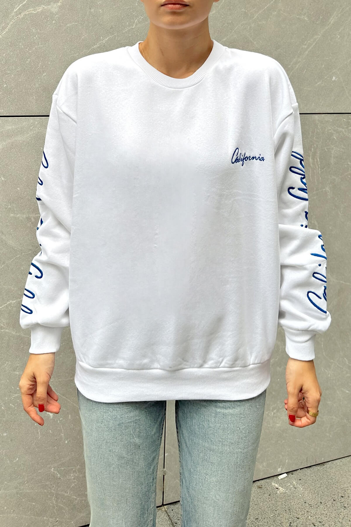 Beyaz Clfrnia Nakışlı Bisiklet Yaka İçi Polarlı Kadın Sweatshirt - 4