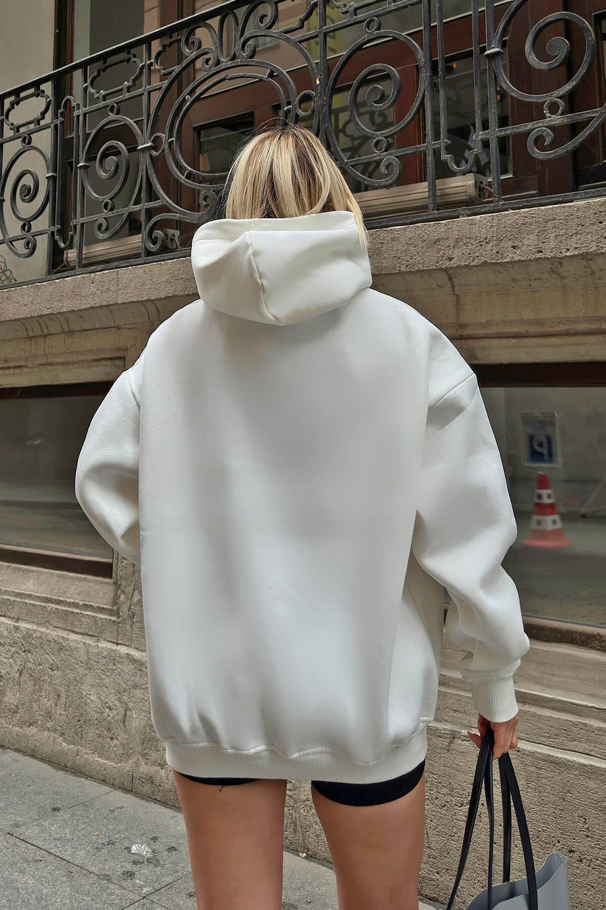 Beyaz Stay Kapüşonlu Kanguru Cepli İçi Polarlı Oversize Kadın Sweatshirt - 5