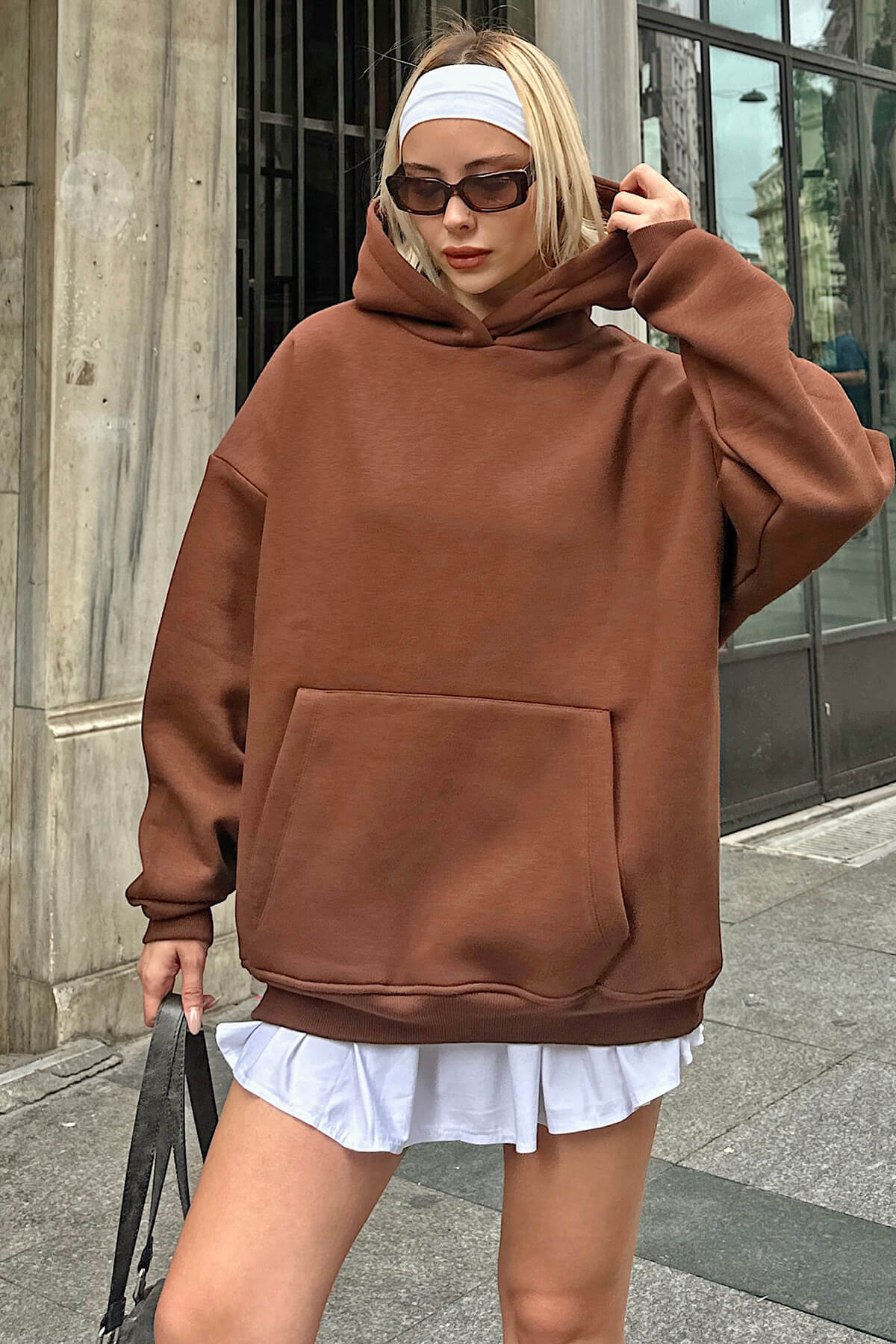 Kahverengi Stay Kapüşonlu Kanguru Cepli İçi Polarlı Oversize Kadın Sweatshirt - 1