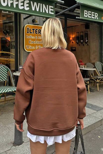 Kahverengi Walk Bisiklet Yaka İçi Polarlı Basic Oversize Kadın Sweatshirt - 5