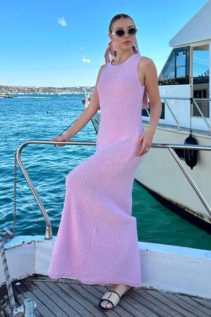 Pembe Bisiklet Yaka Kabartma Detay Kadın Triko Midi Elbise 