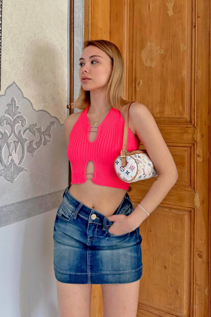 Pembe Metal Aksesuarlı Kadın Triko Crop Top - 3