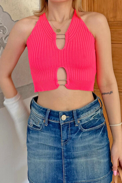 Pembe Metal Aksesuarlı Kadın Triko Crop Top - 4