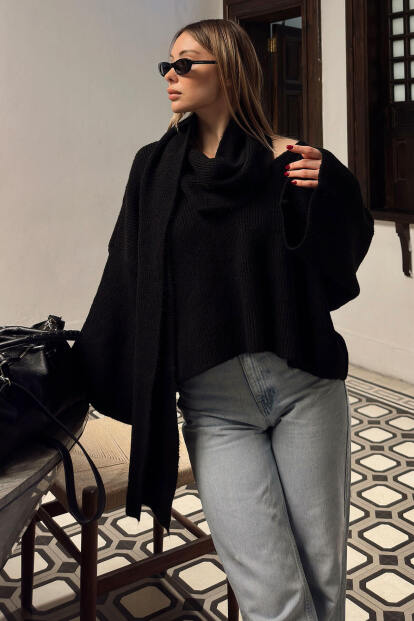Siyah Atkı Detaylı V Yaka Oversize Kadın Triko Kazak 