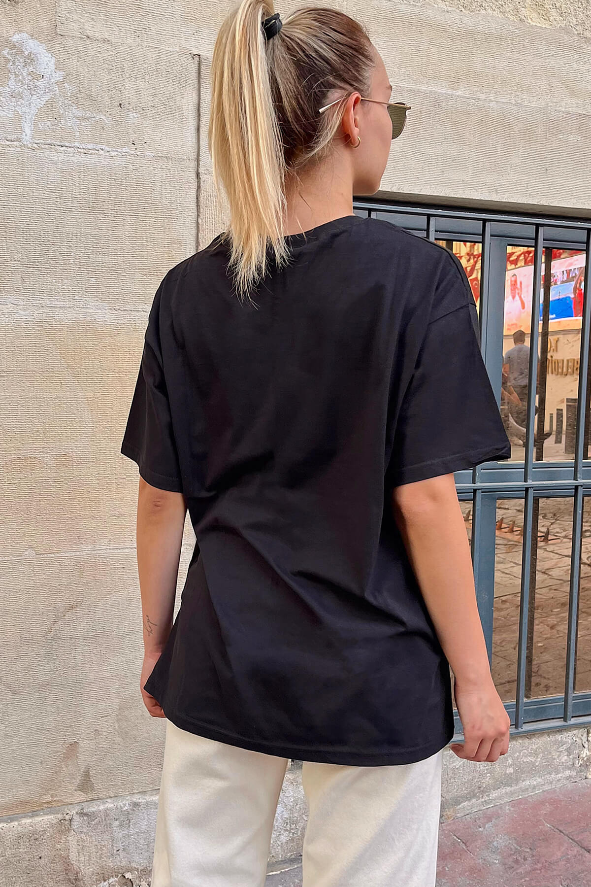 Siyah C Baskılı Oversize Kadın Tshirt - 4