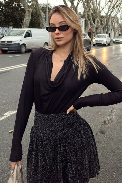 Siyah Dökümlü Degaje Yaka Uzun Kol Kadın Bluz 