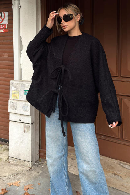 Siyah Oversize Bağlama Detaylı Kadın Yün Kaşe Ceket 