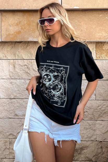 Siyah Sun And Moon Baskılı Oversize Kadın Tshirt - 1