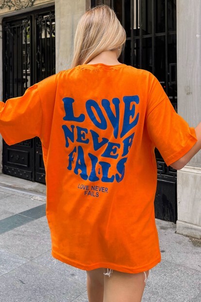 Turuncu Love Never Sırt Baskılı Oversize Kadın Tshirt - 5