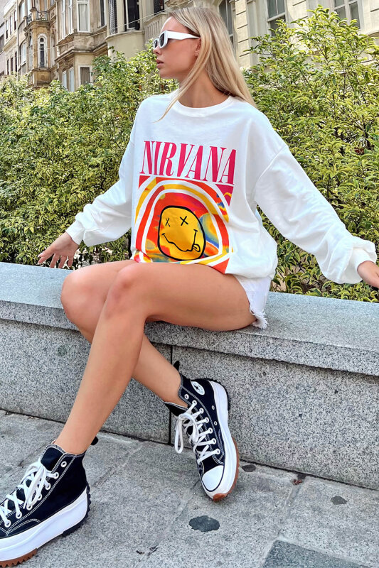 Beyaz Nirvana Baskılı Bisiklet Yaka Kadın Sweatshirt - SWİST (1)