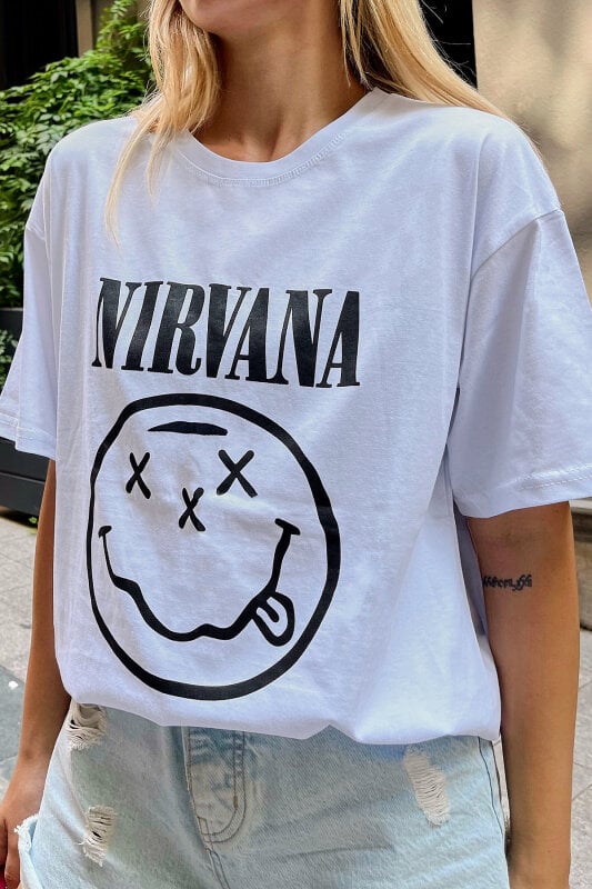 Beyaz Yeni Nirvana Baskılı Oversize Kadın Tshirt - SWİST (1)