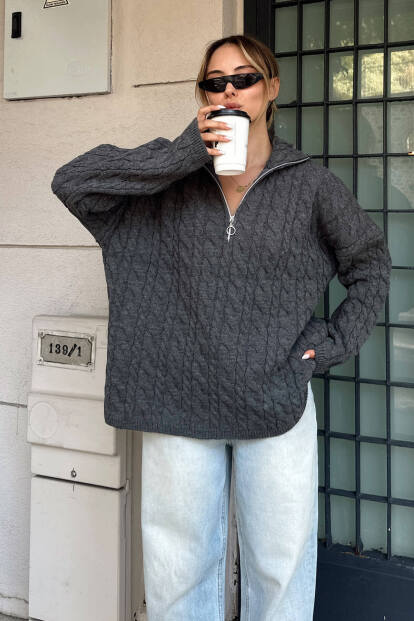 Füme Fermuarlı Dik Yaka Kalın Saç Örgü Oversize Kadın Triko Kazak - 1