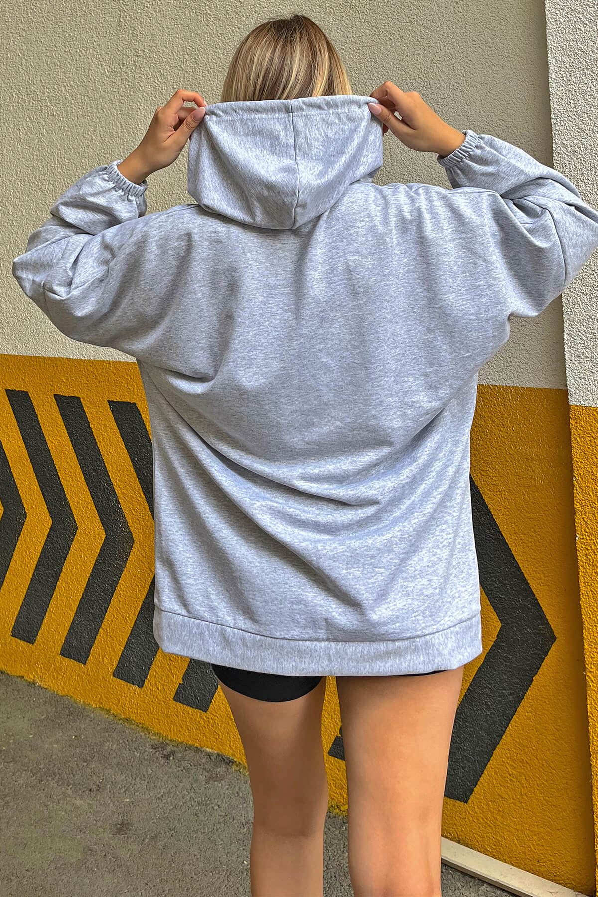 Gri Kapüşonlu Kanguru Cep Oversize Kadın Sweatshirt - 2