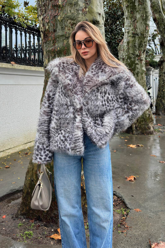 Gri Leopar Desen Kruvaze Yaka Kadın Peluş Kürk - SWİST (1)