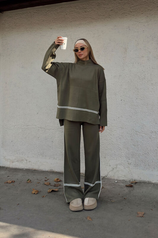 Haki Step Şerit Detaylı Dik Yaka Arkası Uzun Kazak-Pantolon Kadın Triko Alt Üst Takım - SWİST (1)