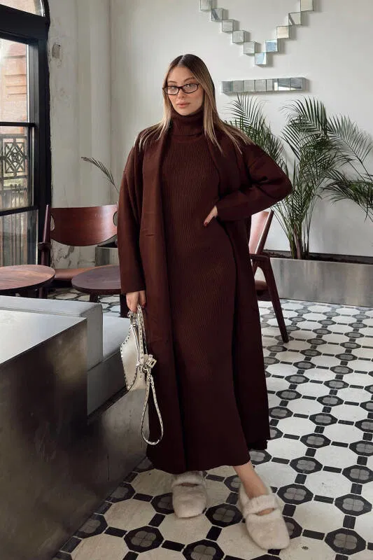 Kahverengi Balıkçı Yaka Sıfır Kol Midi Elbise-Hırka Kadın Triko Takım - SWİST (1)