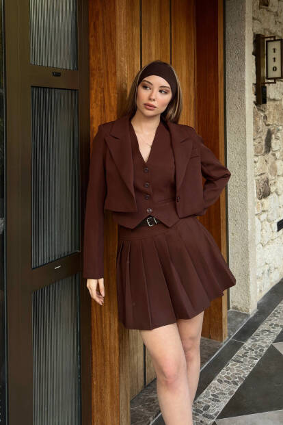 Kahverengi Blazer Crop Ceket-Yelek- Kemerli Pileli Mini Şort Etek 3’lü Dokuma Kadın Takım - 3