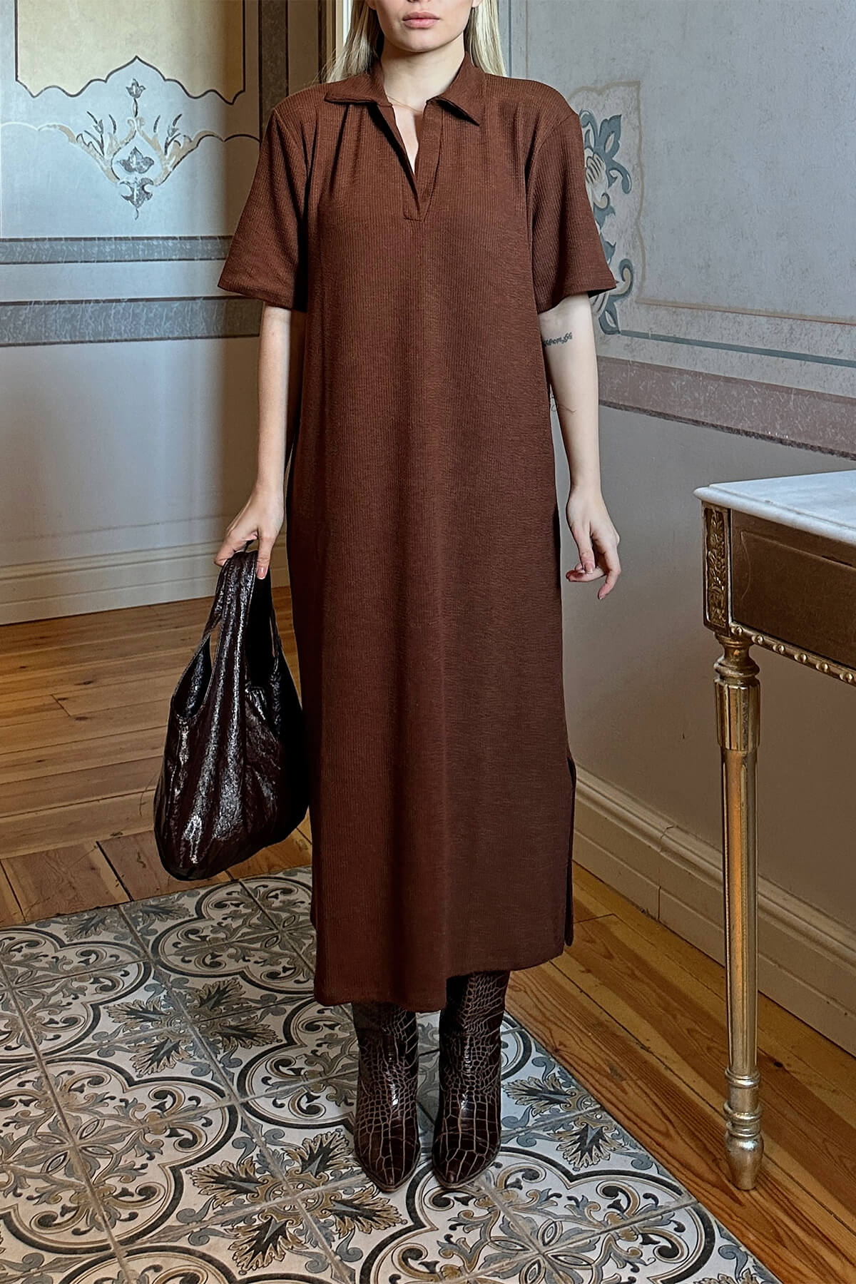 Kahverengi Jess Polo Yaka Çift Yırtmaçlı Relaxed Kadın Midi Elbise - 4