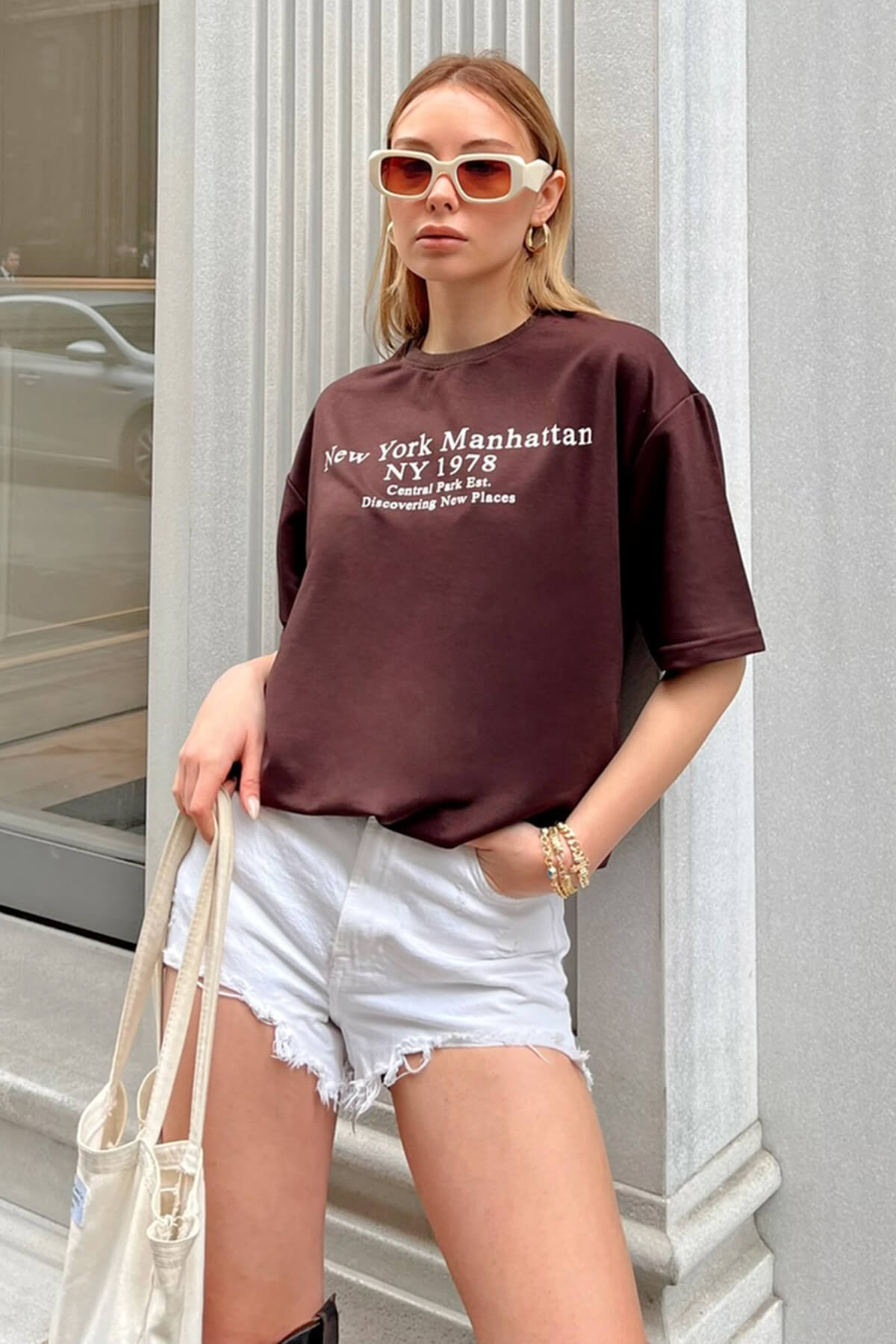 Kahverengi Manhttn Baskılı Oversize Kadın Tshirt - 1