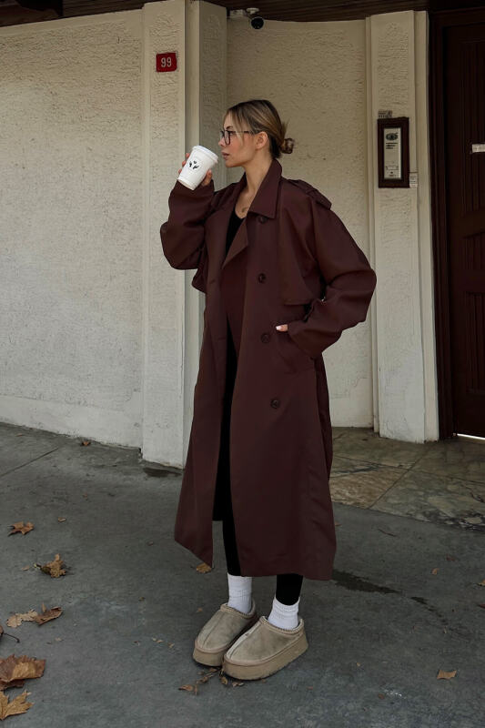 Kahverengi Oversize Kuşaklı Kruvaze Yaka Apoletli Kadın Midi Trençkot - SWİST (1)