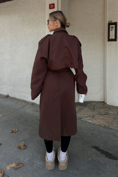 Kahverengi Oversize Kuşaklı Kruvaze Yaka Apoletli Kadın Midi Trençkot - 5