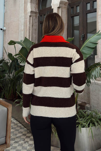 Kahverengi Polo Yaka Garnili Kalın Çizgili Kalp Nakışlı Kadın Triko Kazak - 5