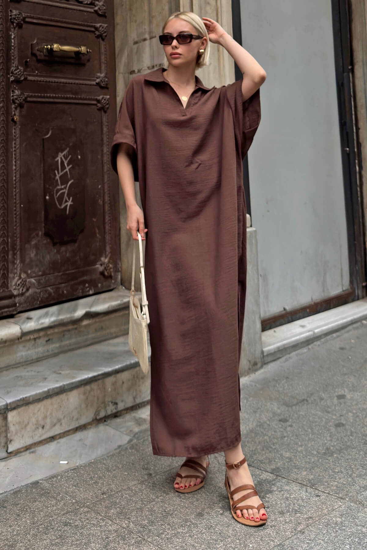 Kahverengi Rose Polo Yaka Salaş Yırtmaçlı Keten Karışımlı Kadın Midi Elbise - 1