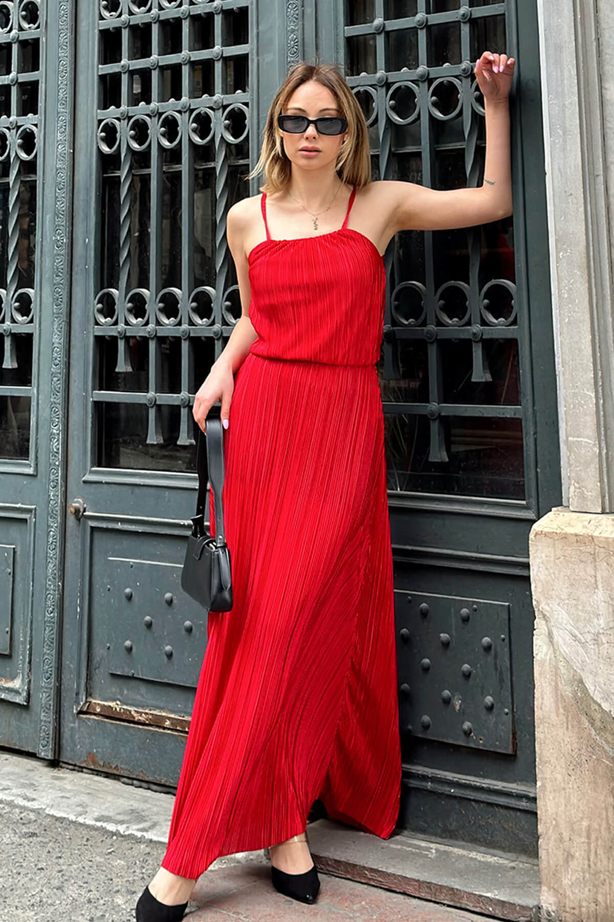 Kırmızı Askılı Pileli Beli Lastikli Kadın Midi Elbise - 3