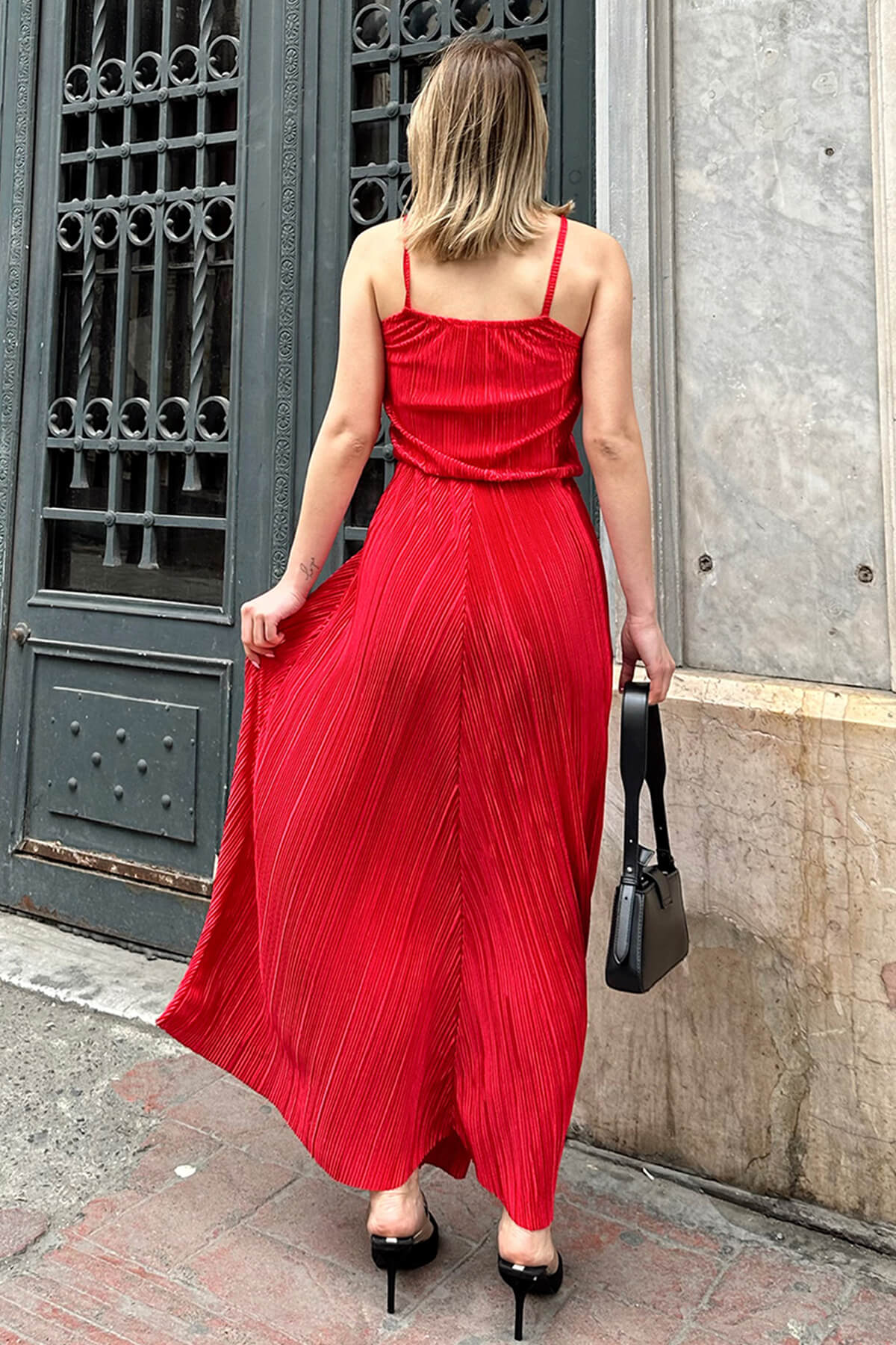 Kırmızı Askılı Pileli Beli Lastikli Kadın Midi Elbise - 5