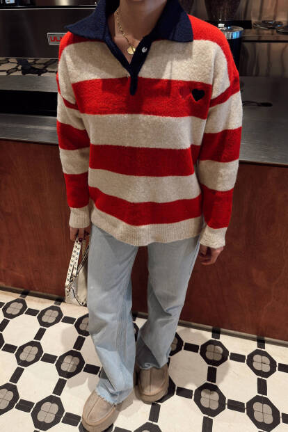 Kırmızı Polo Yaka Garnili Kalın Çizgili Kalp Nakışlı Kadın Triko Kazak - 4