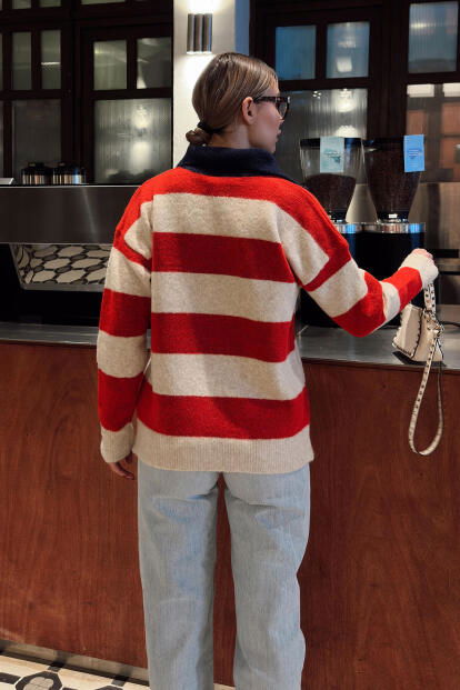 Kırmızı Polo Yaka Garnili Kalın Çizgili Kalp Nakışlı Kadın Triko Kazak - 5