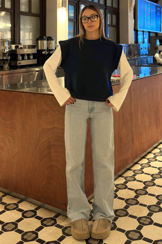 Lacivert Bisiklet Yaka Beyaz Kol Garnili Kadın Crop Sweat - SWİST (1)